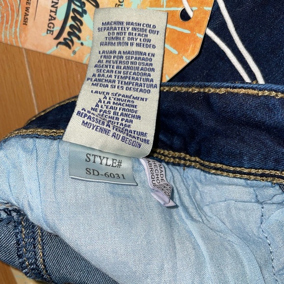 Fashionnova Jordana super stretch roll cuff denim shorts - Dark wash - Picture 5 of 8